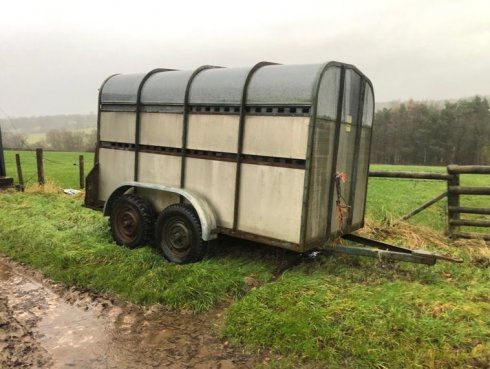 Bateson 10 foot cattle trailer
