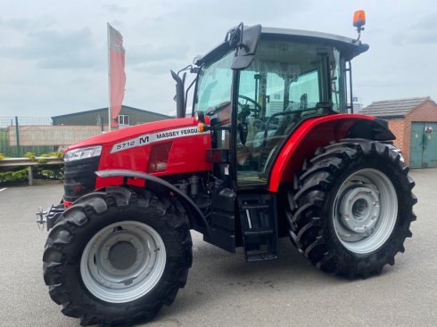 Massey Ferguson 5712M