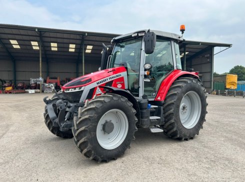 Massey Ferguson 5S.145
