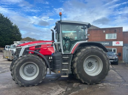 Massey Ferguson 8s225